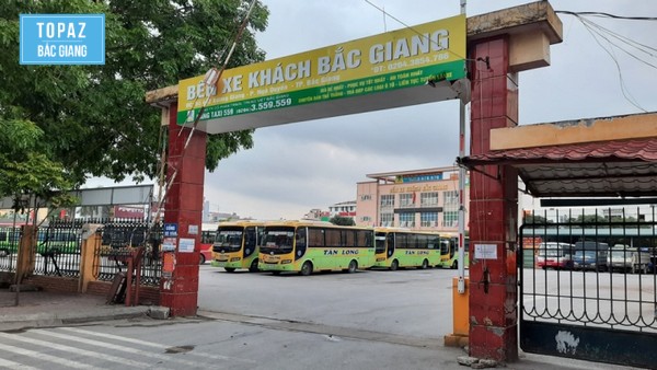 Bến xe tọa lạc tại trung tâm thành phố Bắc Giang
