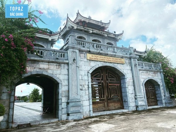 Thành cổ Xương Giang nằm ở xã Xương Giang, thành phố Bắc Giang, tỉnh Bắc Giang.